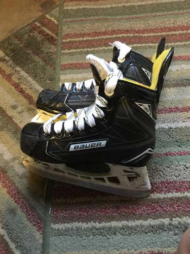 S160 Hockey Skates Youth  Size 12