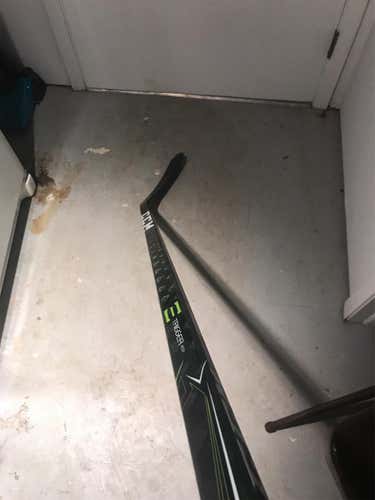 New CCM Hockey Stick Righty Mid Senior Pro Stock