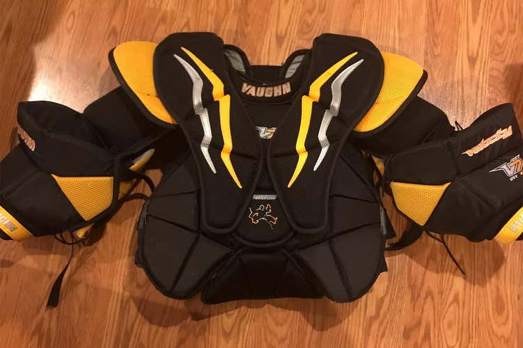 V7 XF Int Goalie Chest Protector Intermediate Large
