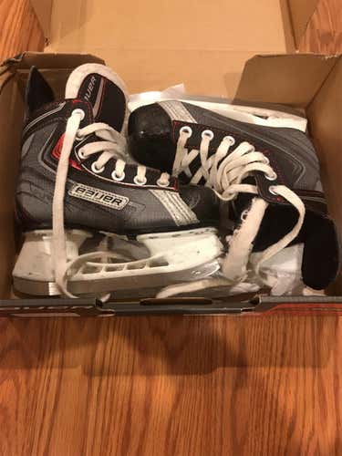 Bauer Vapor X500 Youth Size 12 Skates