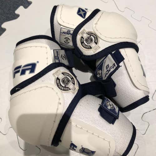 8066 Elbow Pads Senior Pro Stock