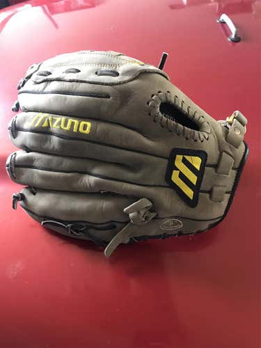 Mizuno Max Flex MZ1315 Softball Glove RHT