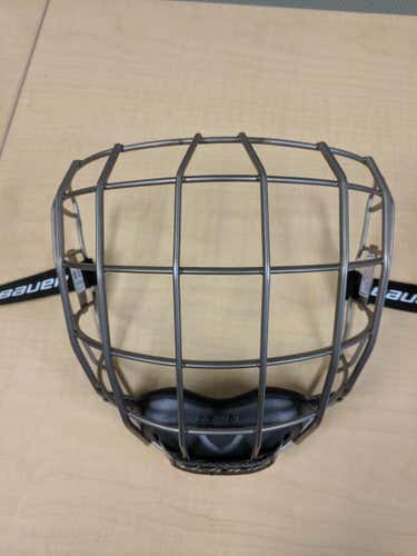 Bauer Re-Akt Titanium Helmet Cage medium