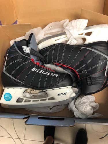New Bauer Rec Ice React Hockey Skates Senior Size 9