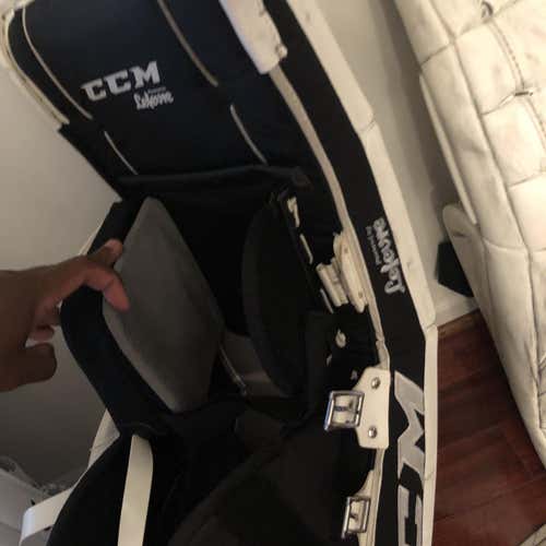 Extreme Flex E3.9 Goalie Leg Pads Senior (34+1 )WANT GONE
