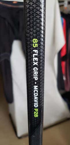 CCM Ribcor Trigger 2 - P28 McDavid Curve - Right Hand Senior