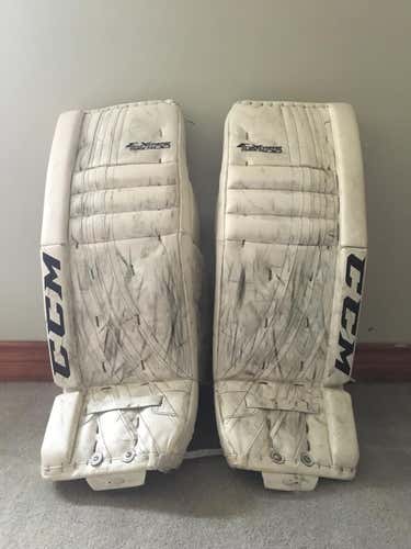 CCM Extreme Flex 500 Goalie Leg Pads Intermediate 31"+1