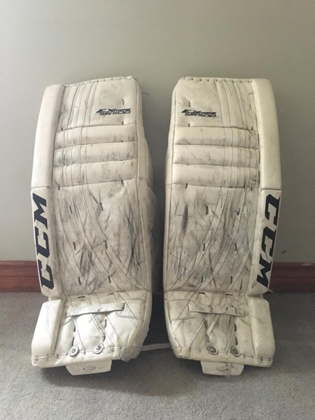 CCM Extreme Flex 500 Goalie Leg Pads Intermediate 31"+1