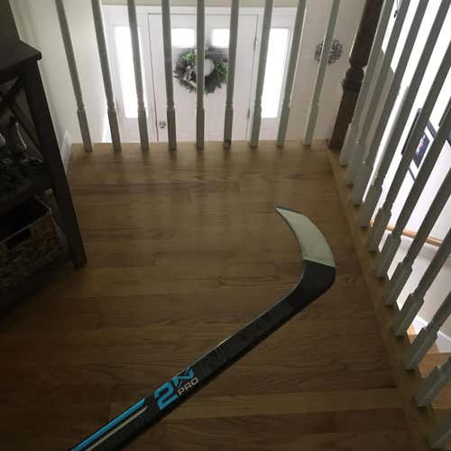 Nexus 2N Pro Hockey Stick Righty Mid Senior
