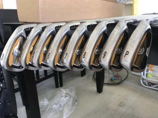 Cleveland CG Gold Iron Set Righty