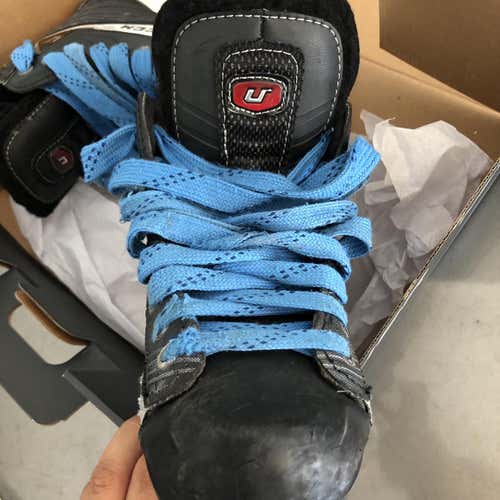 U+ 06 Hockey Skates Youth Size 2.5