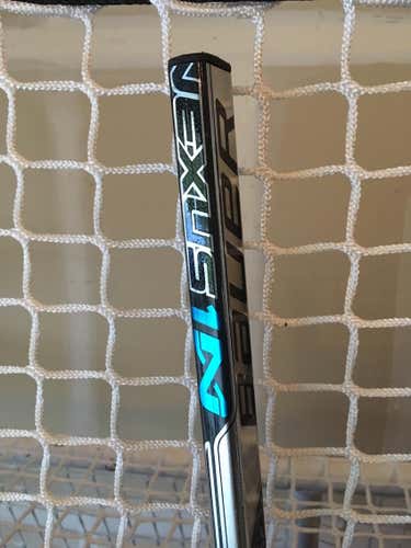 Bauer Hockey Stick Righty Heel Senior P106 77Flex