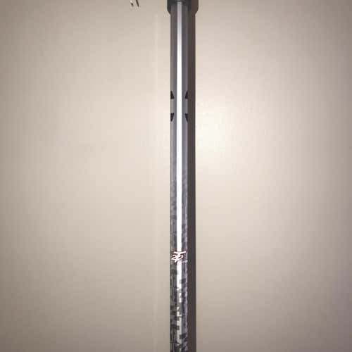 Brand NEW UNDER Armour T22 Shaft