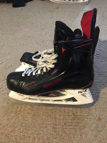 Like New 1X LE Hockey Skates Senior Size 8.5