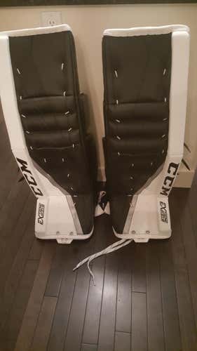 BRAND NEW!  CCM Extreme Flex lll Goalie Leg Pads Senior