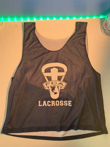 FCA Lacrosse Pinnie