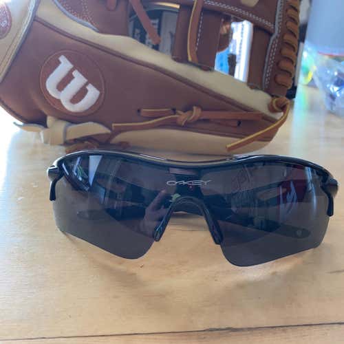 Oakley Radarlock