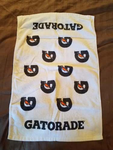 4 SMALL Gatorade Bench Towels - Used