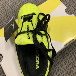 New Diadora Eleven Cleats Size 13.5 YOUTH