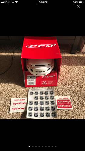 Red Wings Pro Stock Medium CCM Vector V08 Helmet