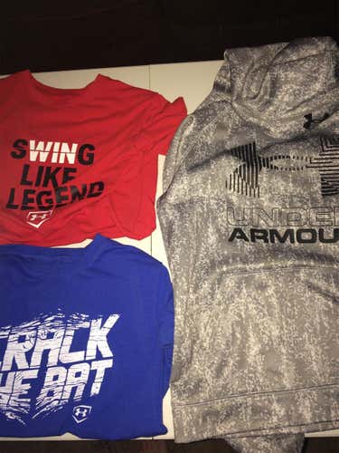 2 Under Armour Shirts And Under Armour Sweatshirt