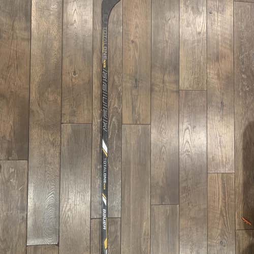 TotalOne NXG Hockey Stick Righty Mid Senior