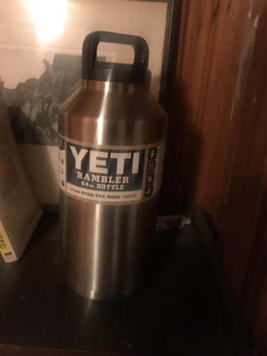 Brand New w/tags Yeti Rambler 64oz Water Bottle