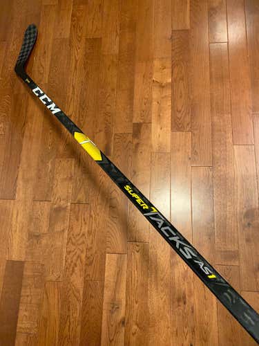 NEW CCM Super Tacks AS1 Hockey Stick RH P28 75 Flex Senior