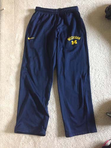 Nike Sweatshirt Adult