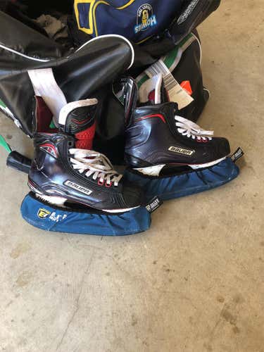 New Bauer Hockey Skates Senior  Size 7