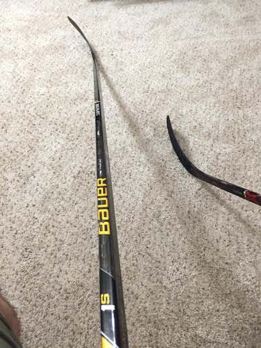 Supreme 1S Hockey Stick Righty Mid Senior