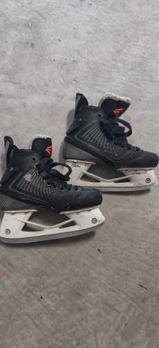 Easton Mako M8 Hockey Skates Junior Size 3.5