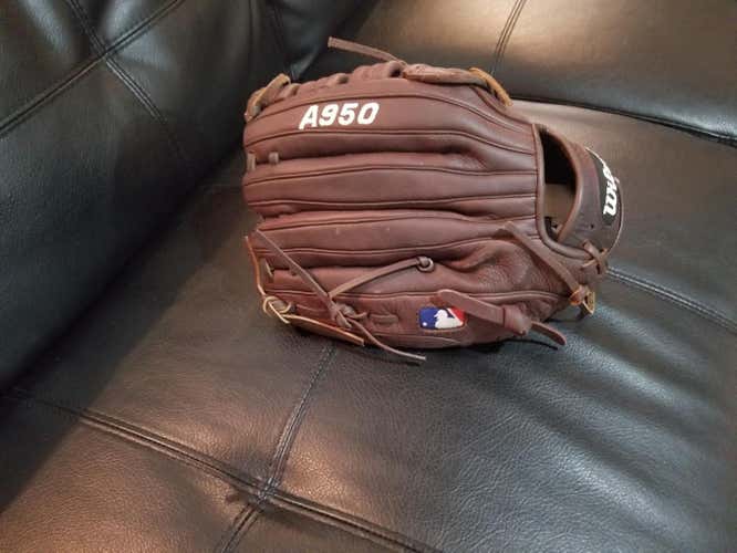 New Wilson Softball Glove Adult