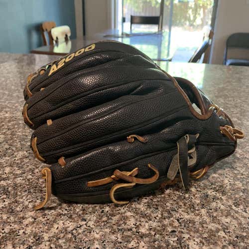 A2000 Baseball Glove