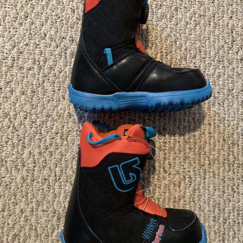 Youth Grom Boa Snowboard Boots Size 2