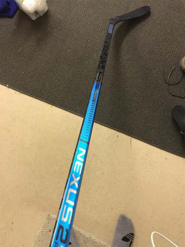 New Nexus 2N Pro Hockey Stick Righty Mid Junior