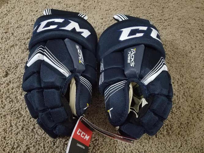 New with Tags CCM Tacks 7092 Gloves Senior size 13" Navy Blue