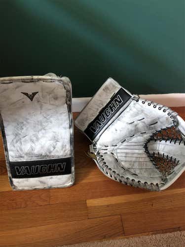 Vaughn V6 2200 PRO Goalie Blocker & Vaughn Vision PRO Glove Regular Senior Pro Stock