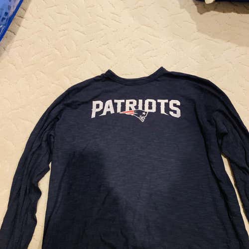 new england patriots long sleeve shirt, size M, amazing condition