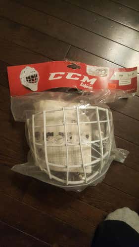 CCM Pro goalie cage (adult small) NEW!