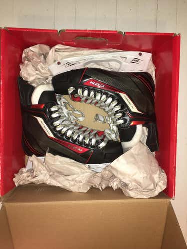 New CCM Jet speed Hockey Skates Senior Pro Stock Size 7