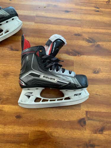 Bauer Vapor X900 Hockey Skates Youth Size 13.5
