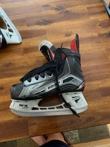 Vapor X900 Hockey Skates Youth Size 13.5