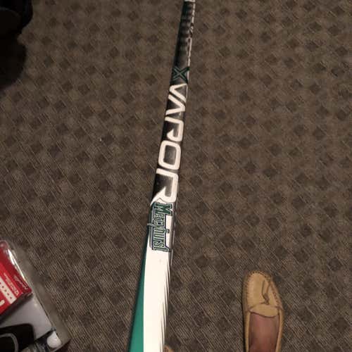 Vapor 1X Hockey Stick Righty Toe Senior Pro Stock