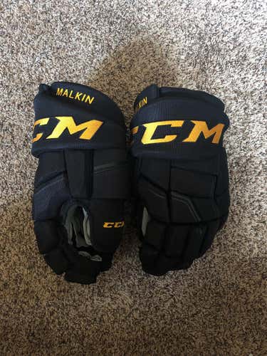 New CCM Gloves Senior Pro Stock