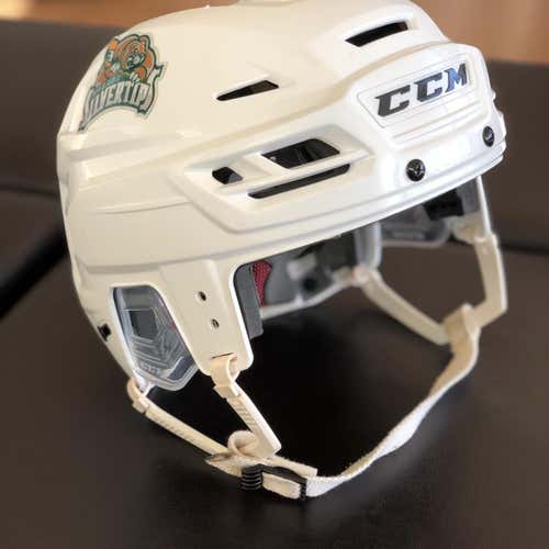 CCM Resistance Helmet Pro Stock - Everett Silvertips
