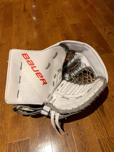 *Like new* Bauer Supreme 2S Pro Goalie Glove Regular Senior Pro Stock