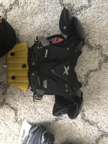 Xenith Shoulder Pads youth small