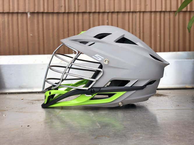 Grey Cascade S Helmet Adult (EXCELLENT CONDITION)