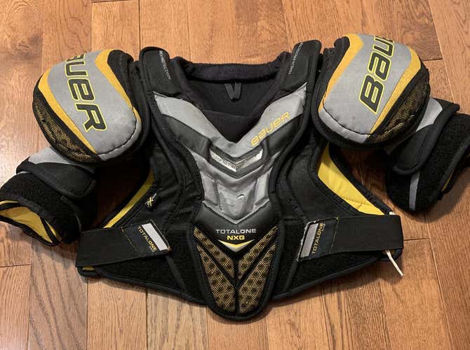Bauer Supreme TotalOne NXG Shoulder Pads Small Senior